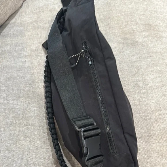 BEIS Black Men's sports pack Crossbody Bag - Picture 4 of 4